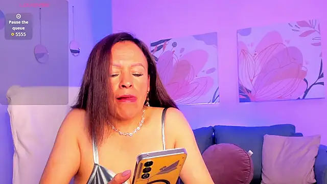 Ivonne 4 online show from June 10, 1:10 pm
