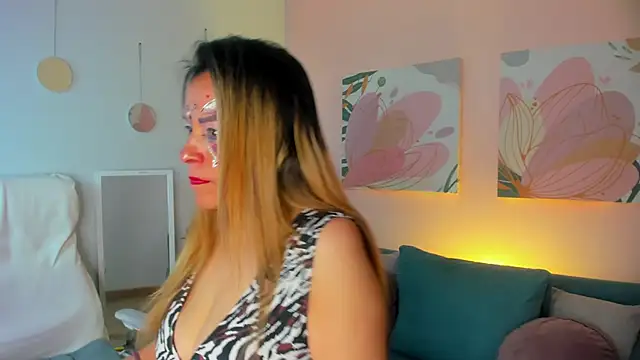 Ivonne 4 online show from April 23, 1:02 pm