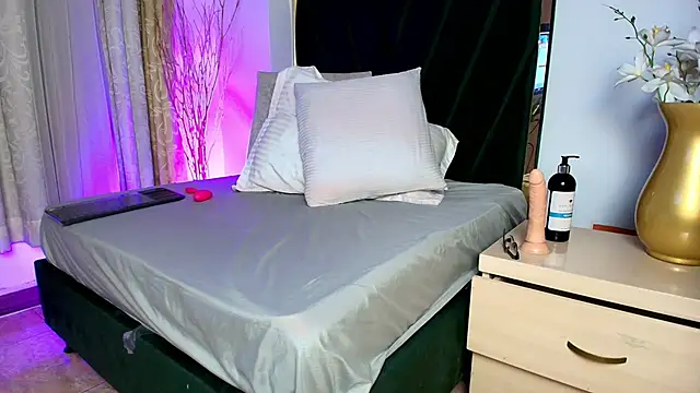 KatrionaNyx online show from April 22, 2:52 am