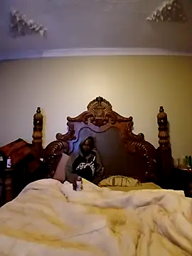 felineAphrodite online show from April 20, 9:07 pm