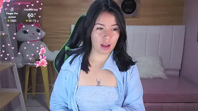 Kylia a online show from April 28, 8:02 pm