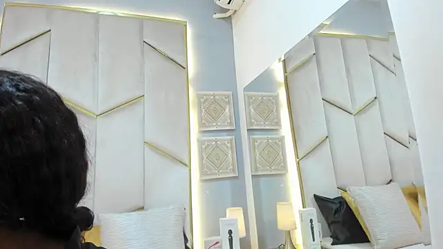 KarinaaCoxx online show from April 22, 12:35 pm