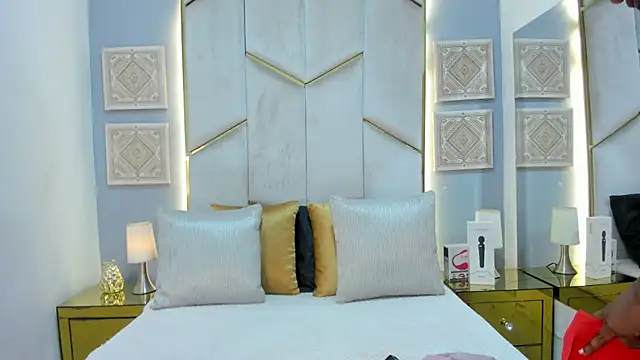 KarinaaCoxx online show from April 21, 12:12 pm