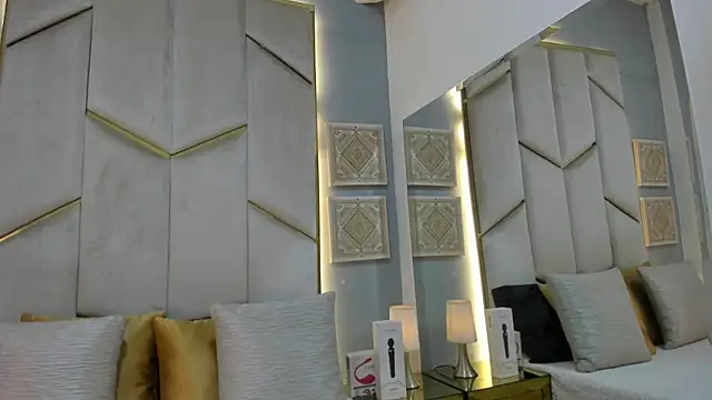 KarinaaCoxx online show from April 19, 12:38 pm