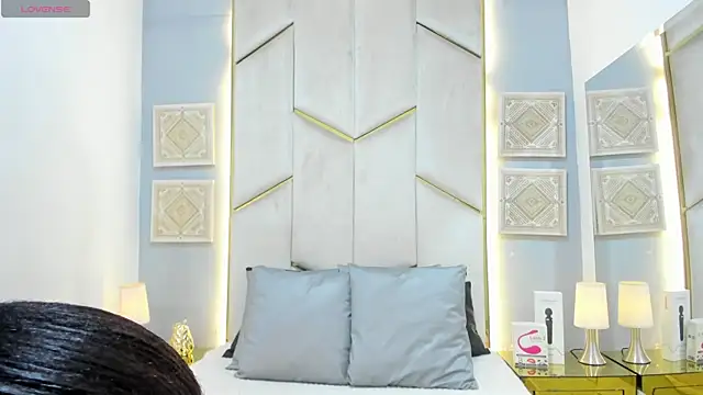 KarinaaCoxx online show from April 29, 12:30 pm