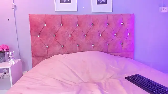 lilirousee online show from April 22, 7:11 pm