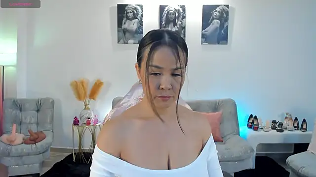 puiyeee online show from March 5, 8:26 pm