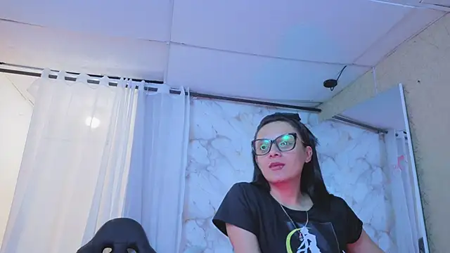 QueenSallyDesire online show from April 20, 1:52 am