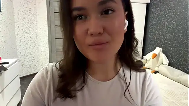 JoycelynUrion online show from April 22, 10:34 am