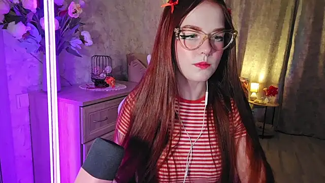 EllaHughess online show from March 8, 10:24 pm