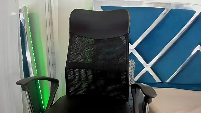 lilygloww online show from March 10, 12:42 pm