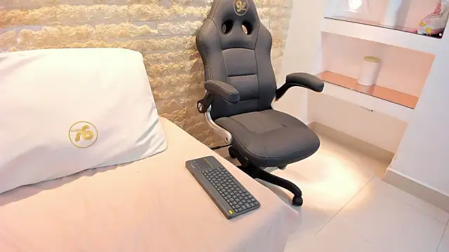 aitana cole online show from March 12, 4:15 am