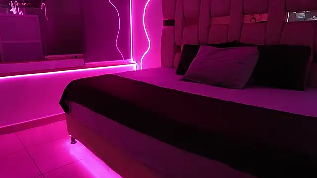 Fernanda thail  online show from April 25, 7:33 pm