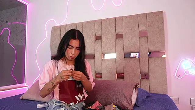 Fernanda thail  online show from April 13, 7:25 pm