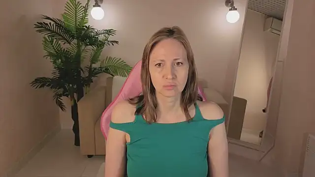 Elizabeth Andersonn online show from April 27, 1:25 am