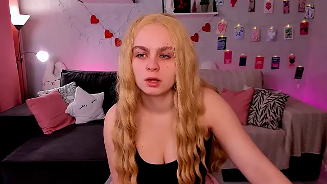 VivienAllen online show from March 10, 4:16 am