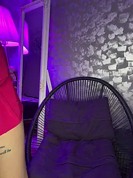 Olivia Noor online show from April 20, 6:11 pm