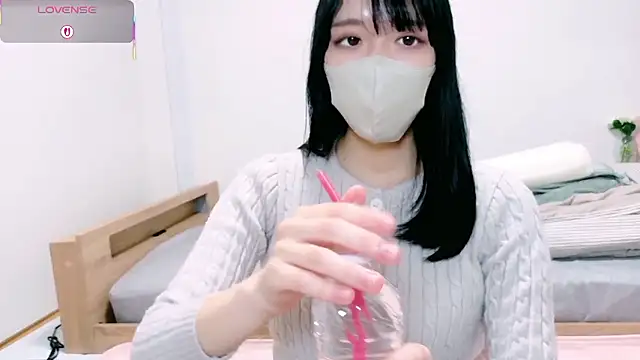 natsuka-chan online show from April 8, 11:01 am