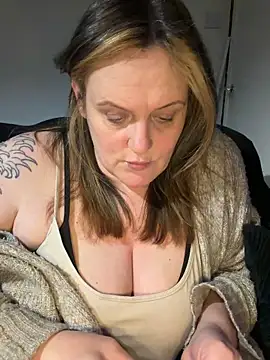 Busty-GilfQuinn online show from March 5, 5:53 pm