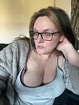 Busty-GilfQuinn online show from March 3, 12:44 pm