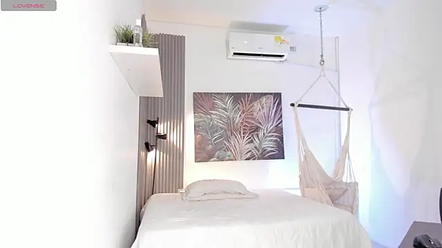 janinne lu online show from April 21, 11:06 am