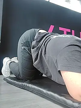 valen fetish online show from June 8, 3:57 pm