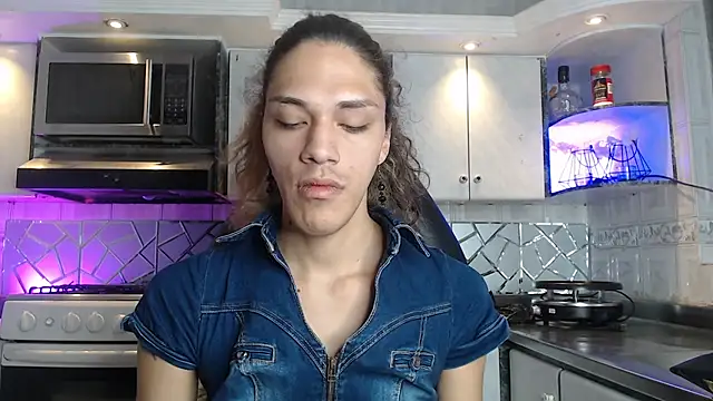 CrisOzzz online show from April 25, 5:32 pm