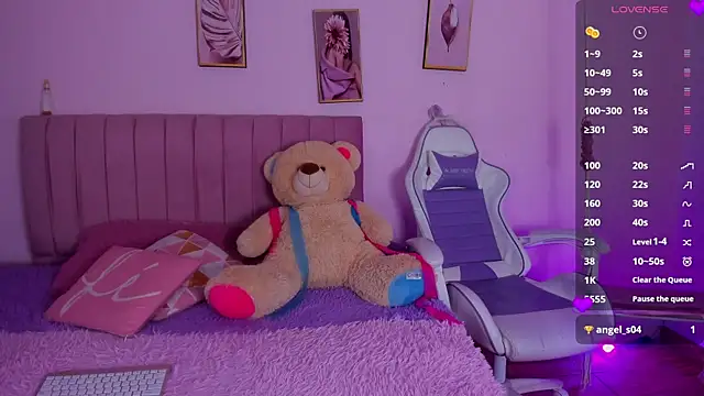 Zoow bluussh online show from March 31, 12:16 pm