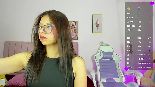 Zoow bluussh online show from April 27, 12:02 pm