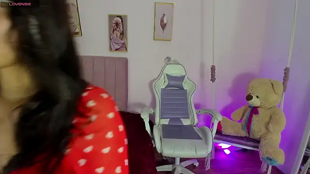 Zoow bluussh online show from April 25, 12:08 pm