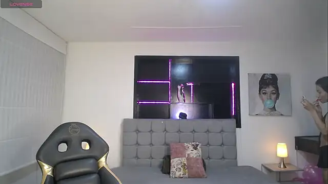 Wendy 1  online show from April 19, 3:28 am