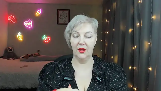 Mary-Leee online show from April 28, 3:54 am