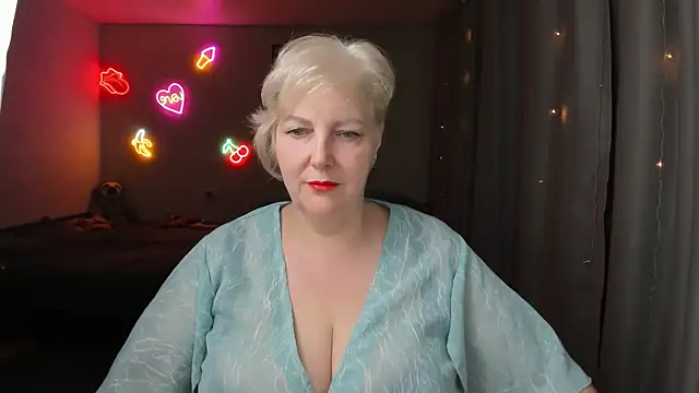 Mary-Leee online show from June 1, 4:41 pm