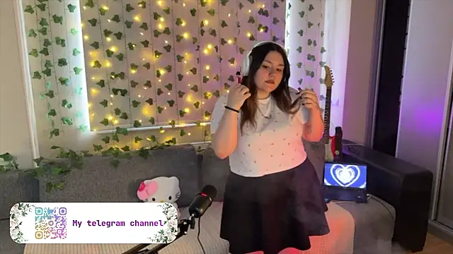 RiotKitten1 online show from March 9, 9:12 am