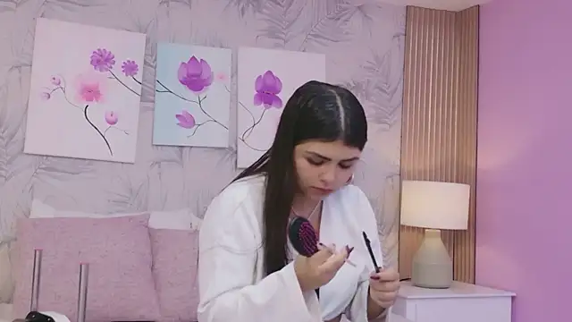 EmmaLeens online show from April 22, 12:02 pm