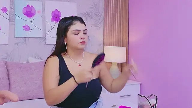 EmmaLeens online show from April 17, 11:56 am