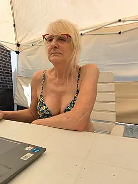 Heidiblueeyes online show from June 23, 1:20 pm