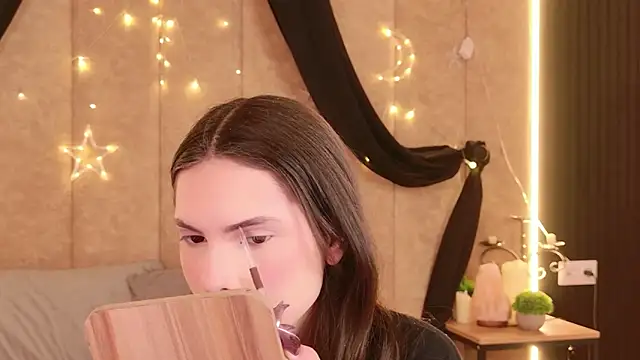 GIGI DAVS online show from April 25, 8:50 pm