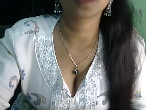 cute momo love online show from April 19, 5:40 am