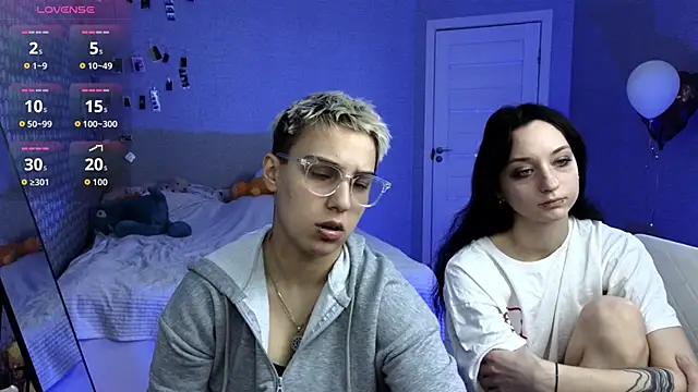 LuxuryLoverss online show from April 19, 11:10 am