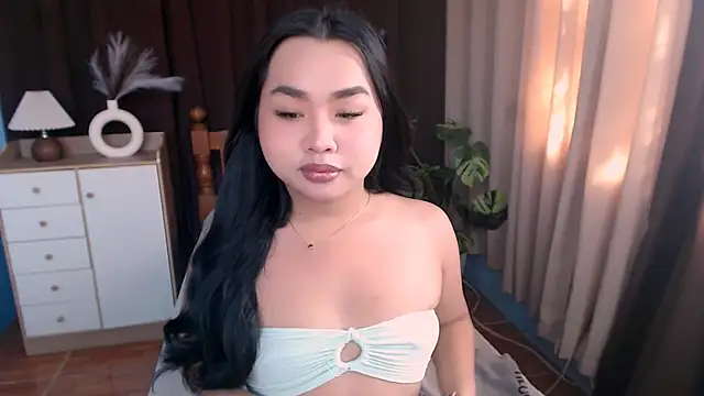 hoellygia online show from March 12, 12:13 am