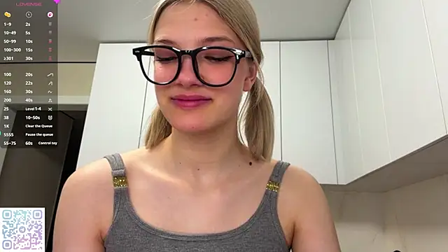 Carolini i online show from June 10, 4:27 pm