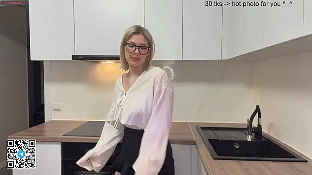 Carolini i online show from April 21, 5:42 pm