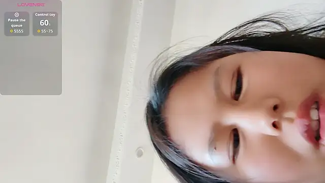 Hannah-33 online show from March 13, 6:47 am