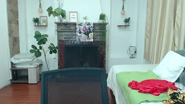 Emma hassani online show from April 21, 1:29 pm