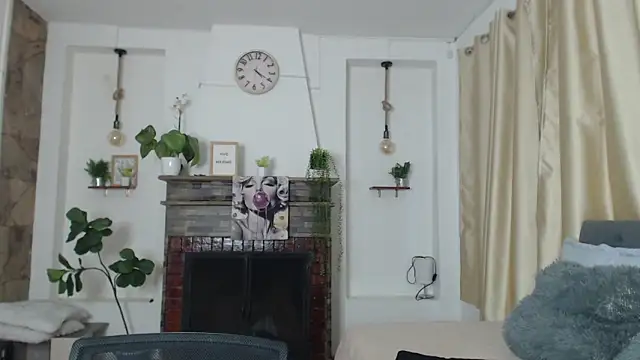 Emma hassani online show from April 23, 1:24 pm