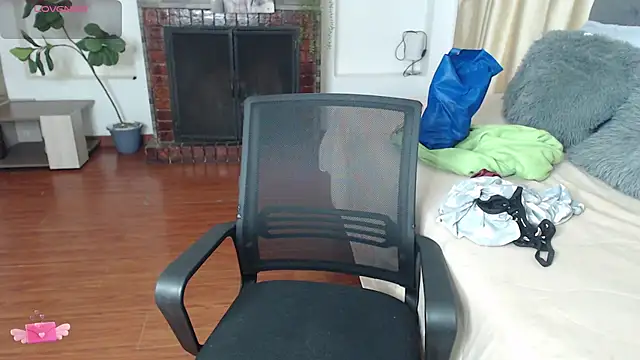 Emma hassani online show from April 25, 7:22 pm