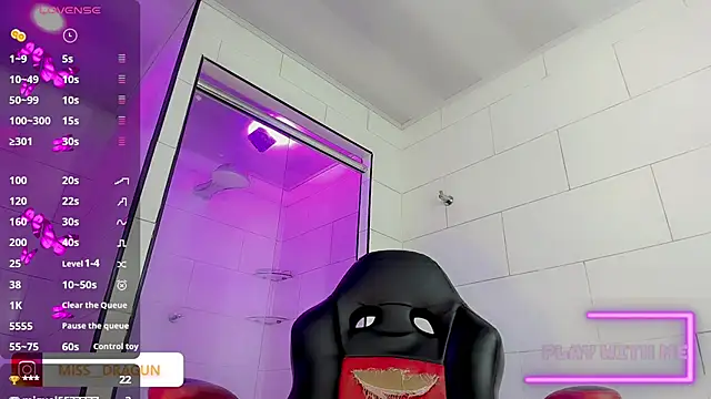 madison mujica  online show from April 24, 12:30 pm