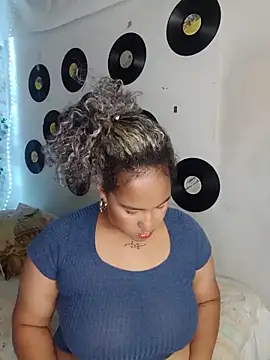 medusafox  online show from April 28, 4:27 am