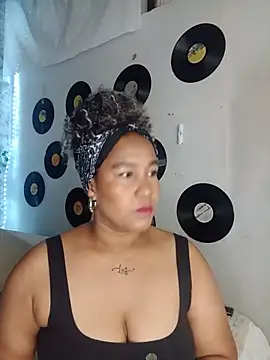 medusafox  online show from April 20, 4:04 am